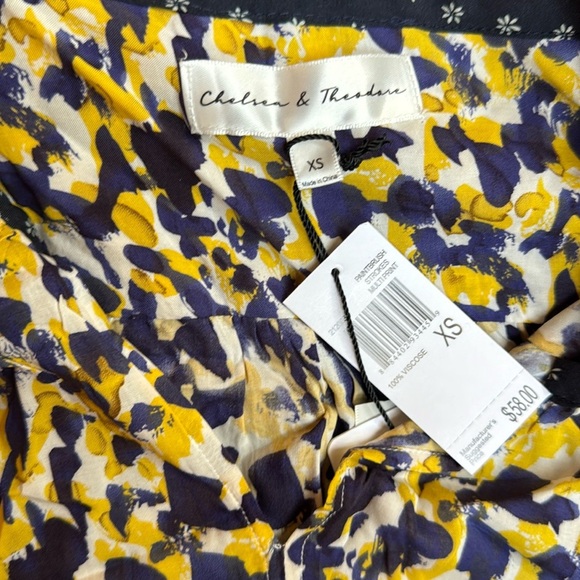 Chelsea & Theodore Blouse Size XS Yellow Navy V-Neck Abstract Print 3/4 Sleeve - Picture 7 of 8
